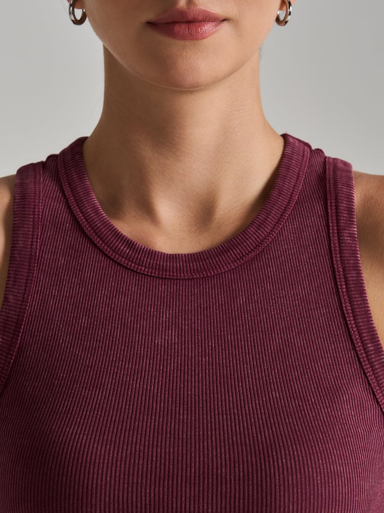 Майка на широких бретелях с вареным эффектом