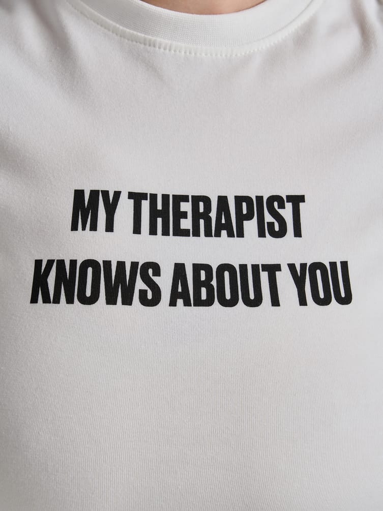 Футболка приталенная с надписью