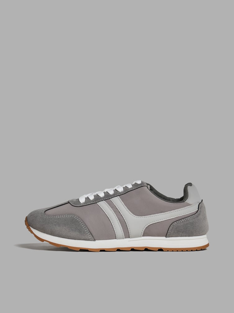 Кроссовки низкие классические