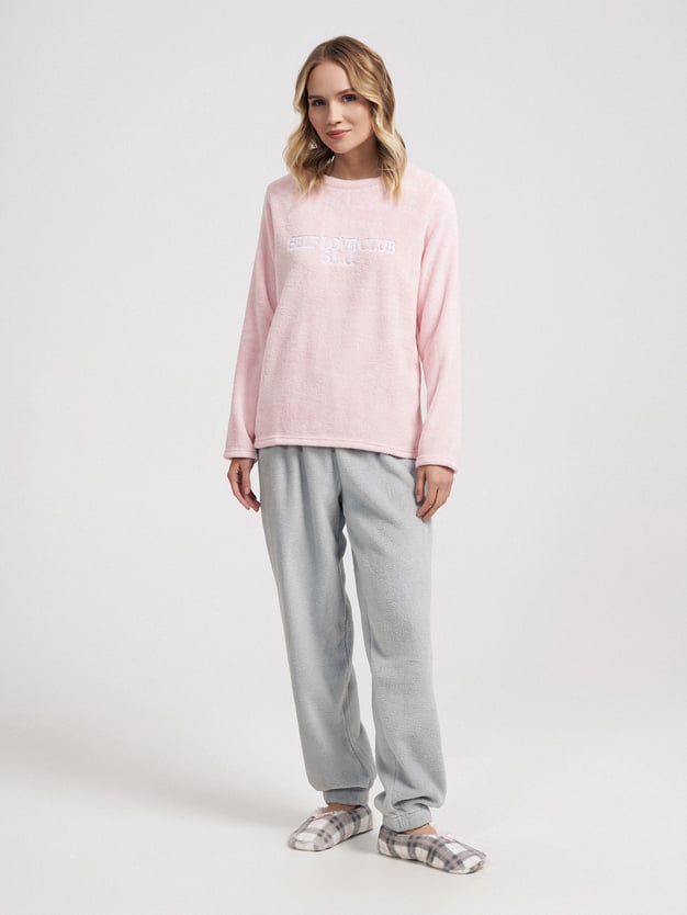 Теплая плюшевая пижама с вышитой надписью и брюками