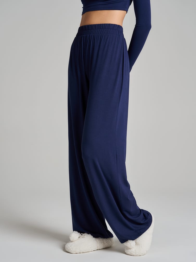 Пижама с кроп-топом и брюками