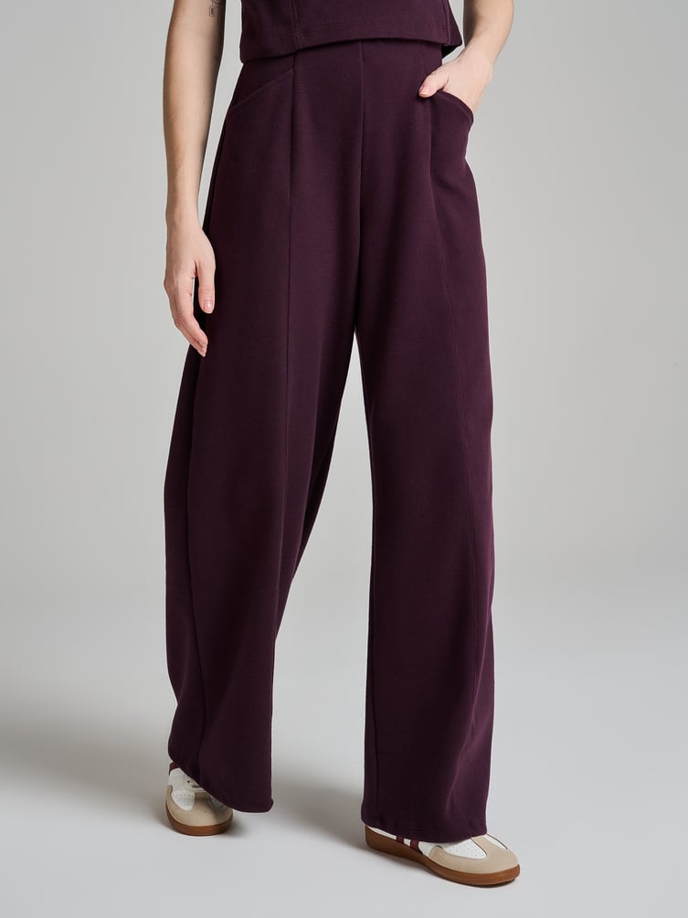 Широкие брюки в рубчик со стрелками