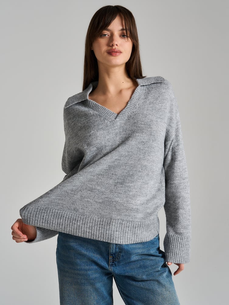 Вязаный пуловер с воротником