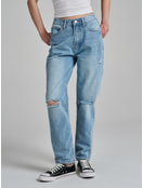 Джинсы момы с разрезами на коленках