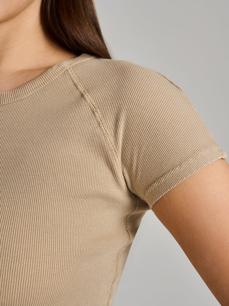 Футболка облегающая в рубчик