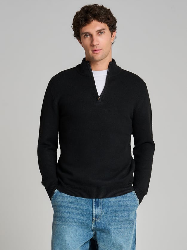 Свитер трикотажный с воротником и полузамком