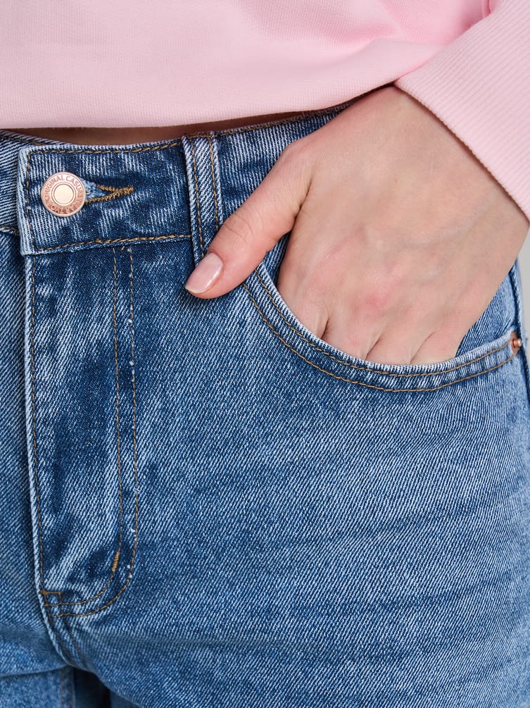 Джинсы зауженные с необработанными краями