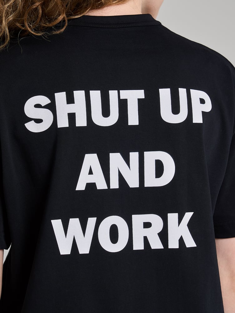 Футболка плотная с надписью на спине