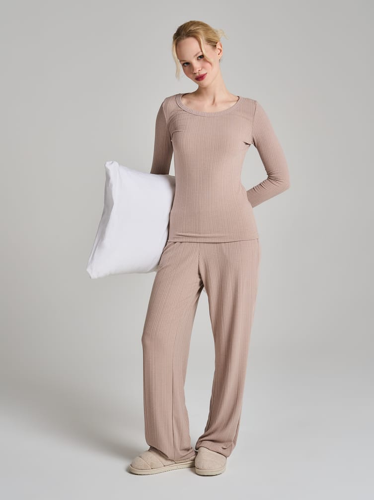 Пижама из вискозы с брюками