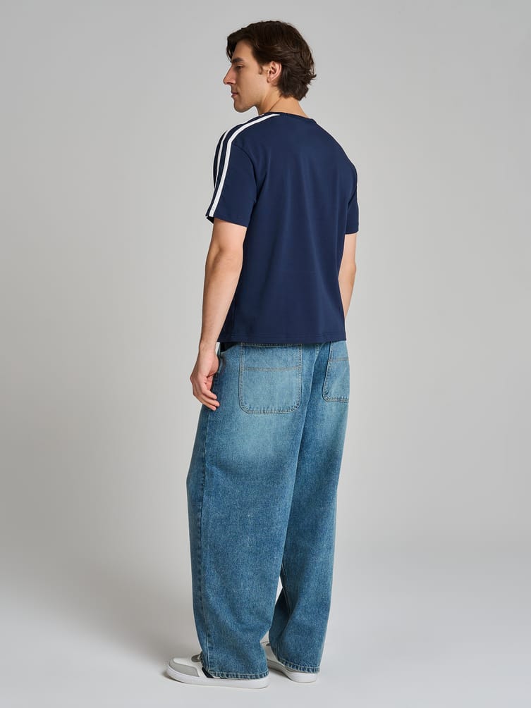 Футболка спортивная с надписью и лампасами