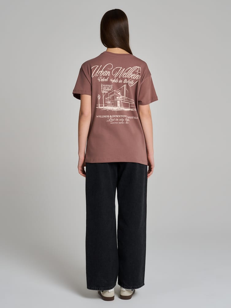 Футболка оверсайз с принтом на спине