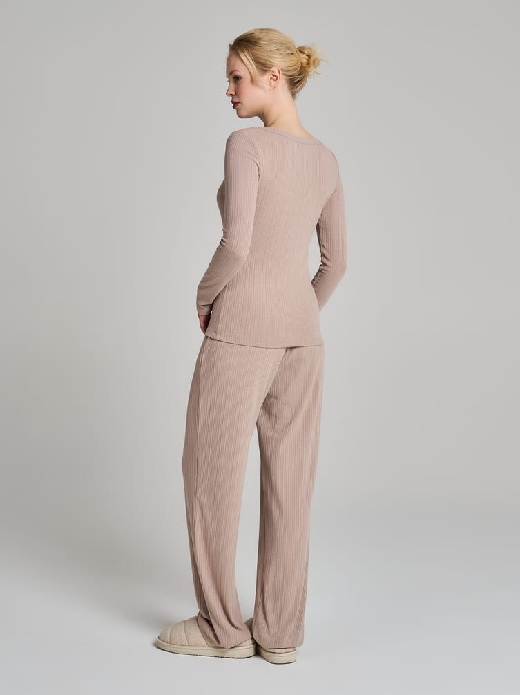 Пижама из вискозы с брюками