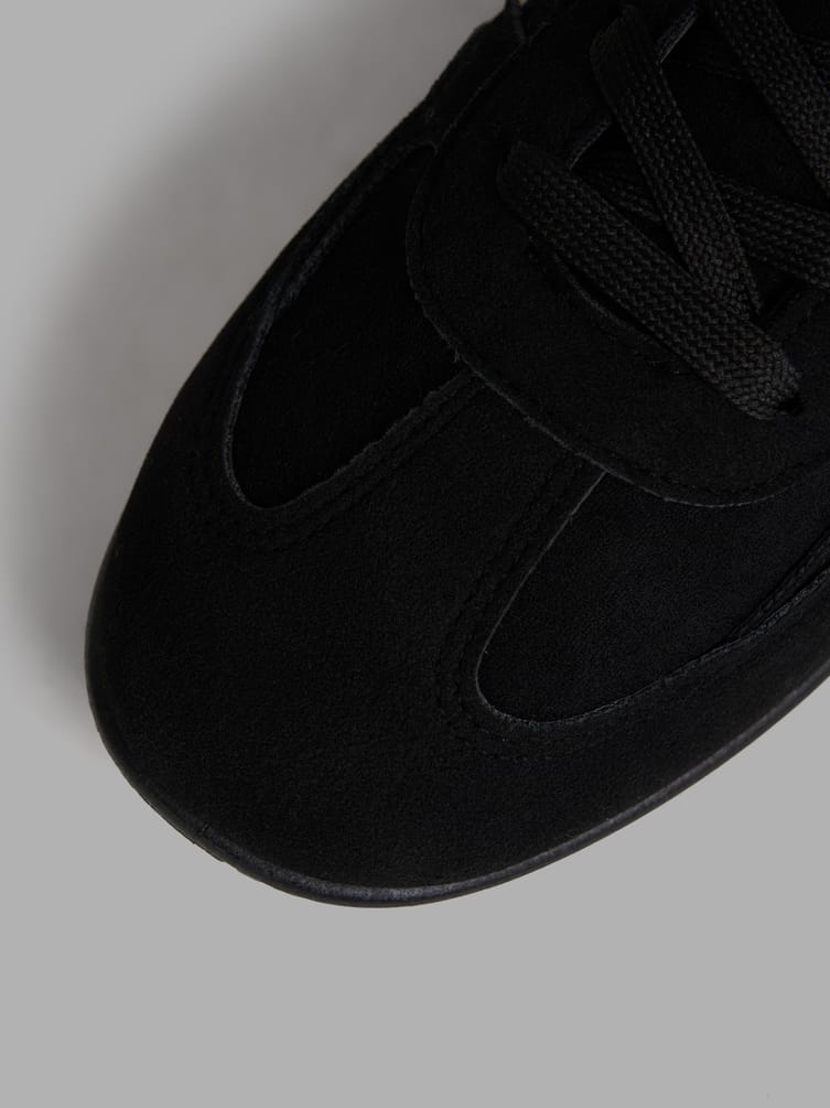 Кроссовки спортивные низкие