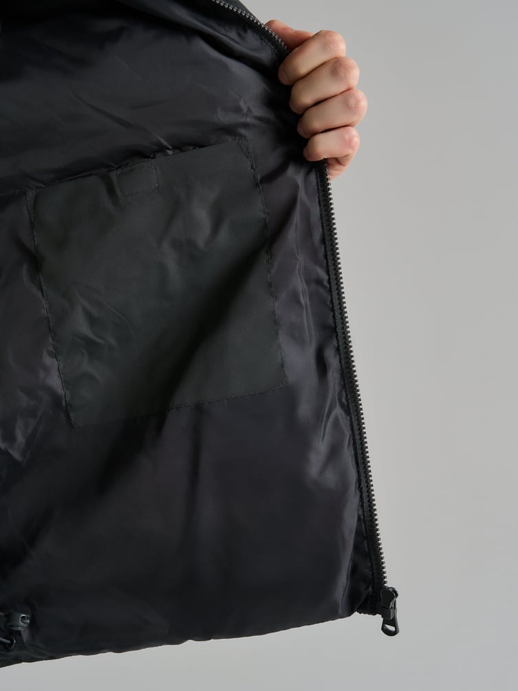 Демисезонный жилет на синтепоне без капюшона