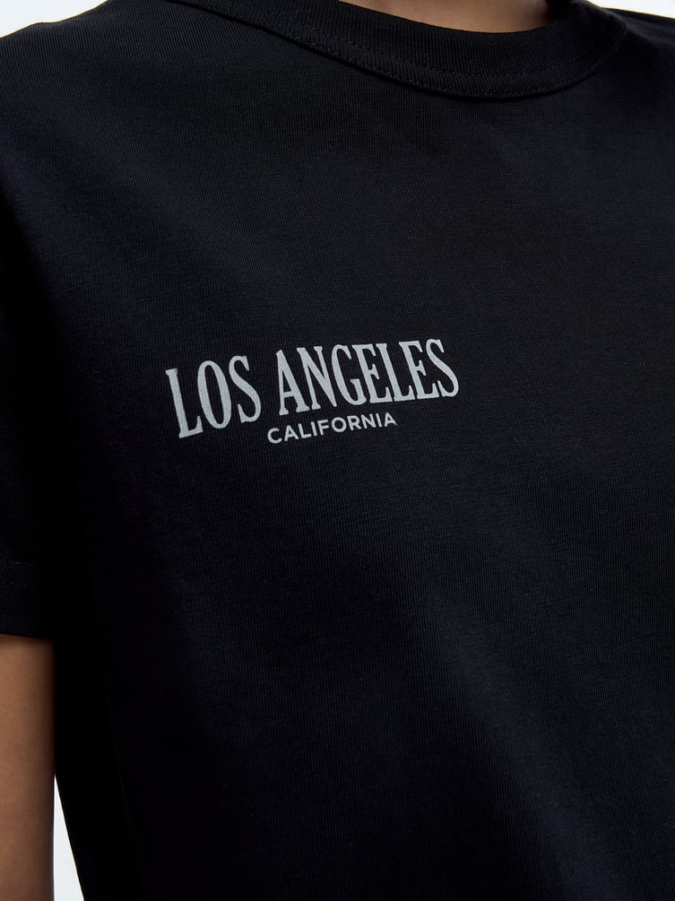 Футболка с надписью Los Angeles на спине