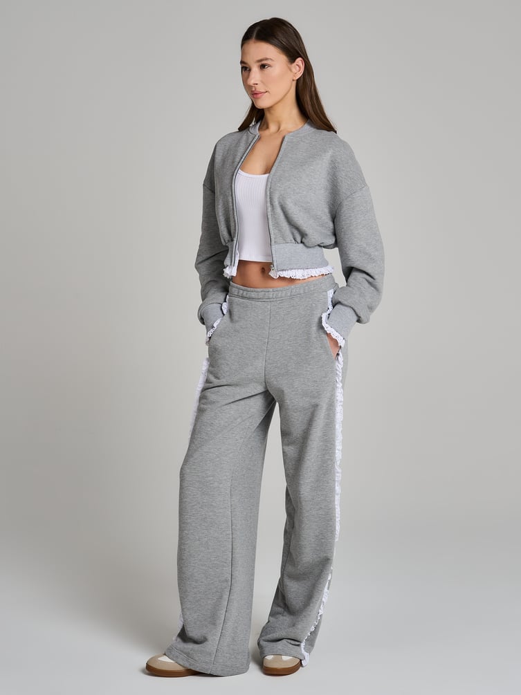 Укороченная толстовка с кружевом