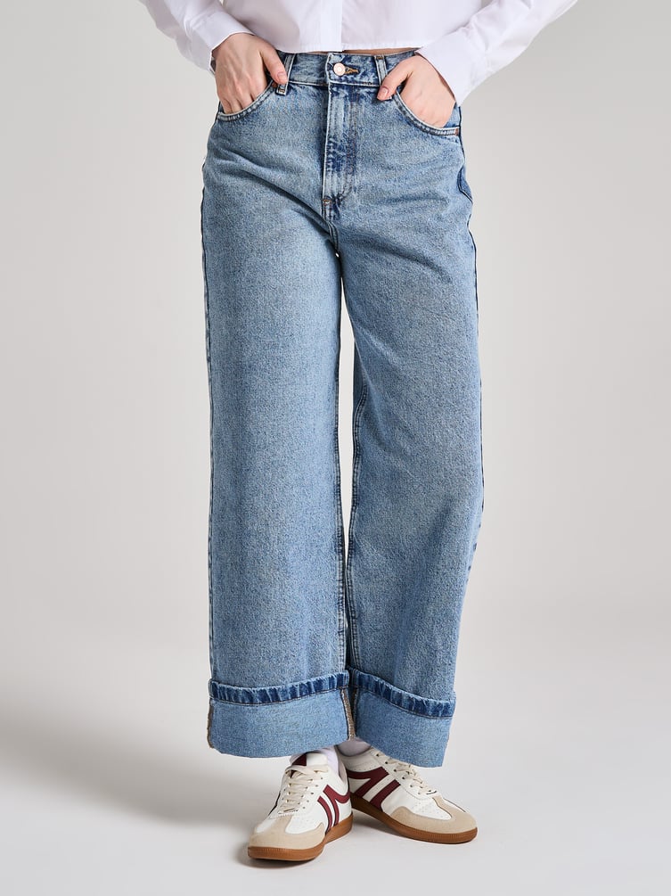 Джинсы широкие с подворотами