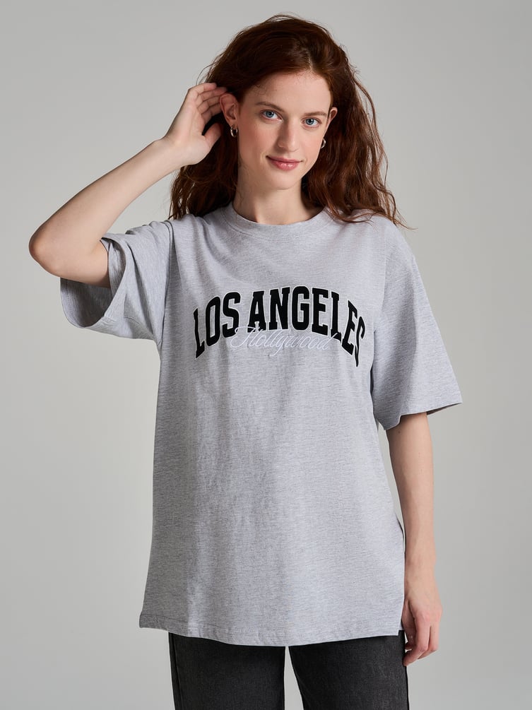 Хлопковая футболка оверсайз с вышивкой надписи