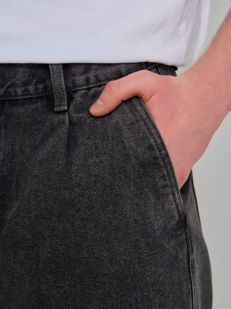 Зауженные джинсы бананы