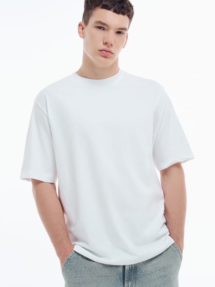 Однотонная свободная футболка