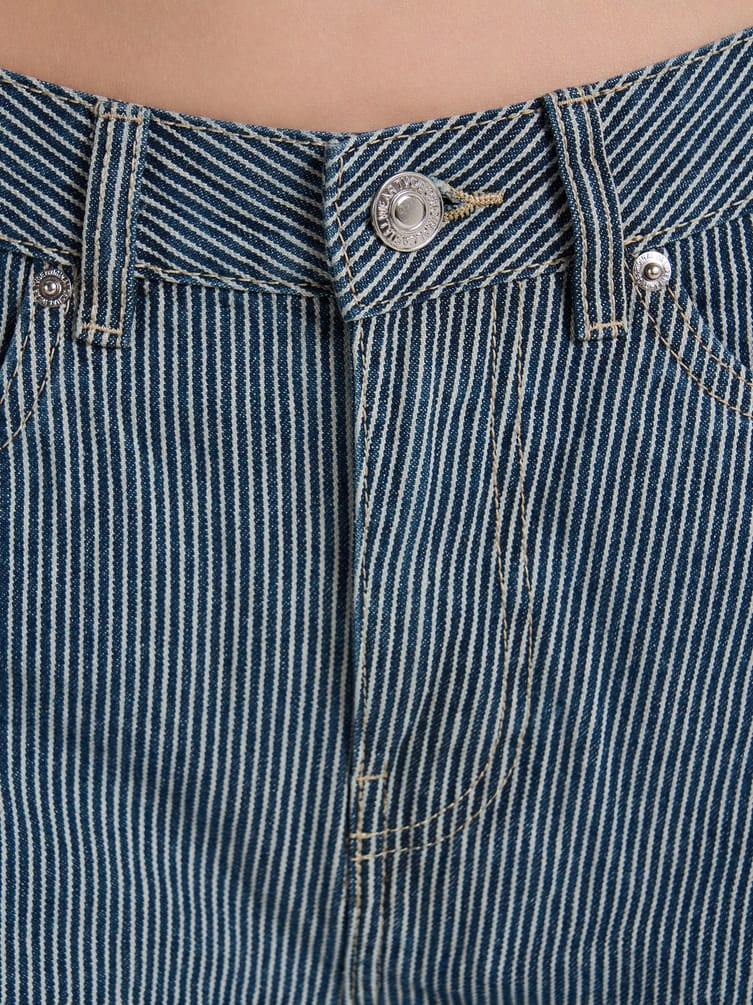 Джинсы широкие с вареным эффектом