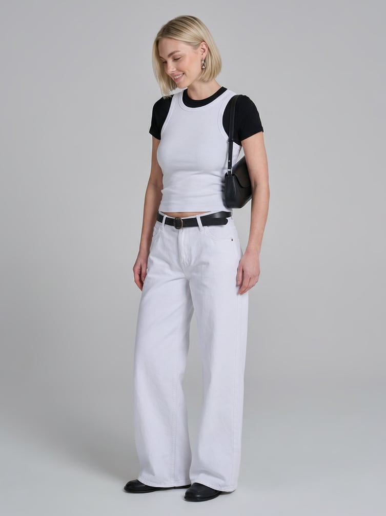 Майка на широких бретелях в рубчик