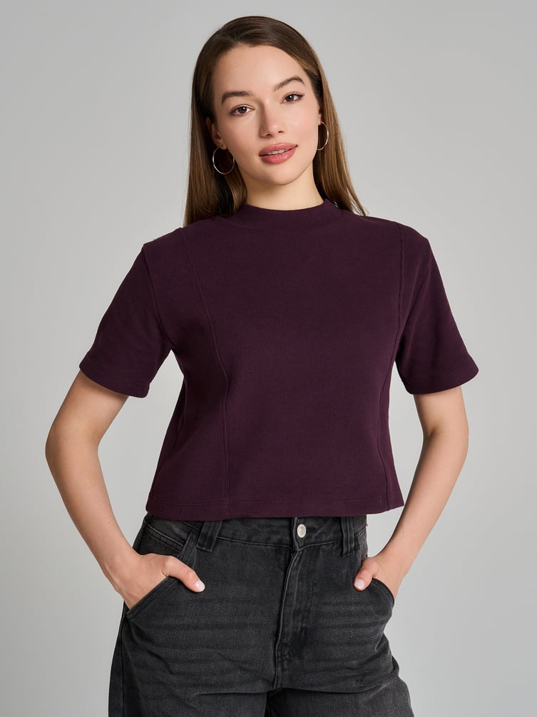 Укороченная футболка в рубчик