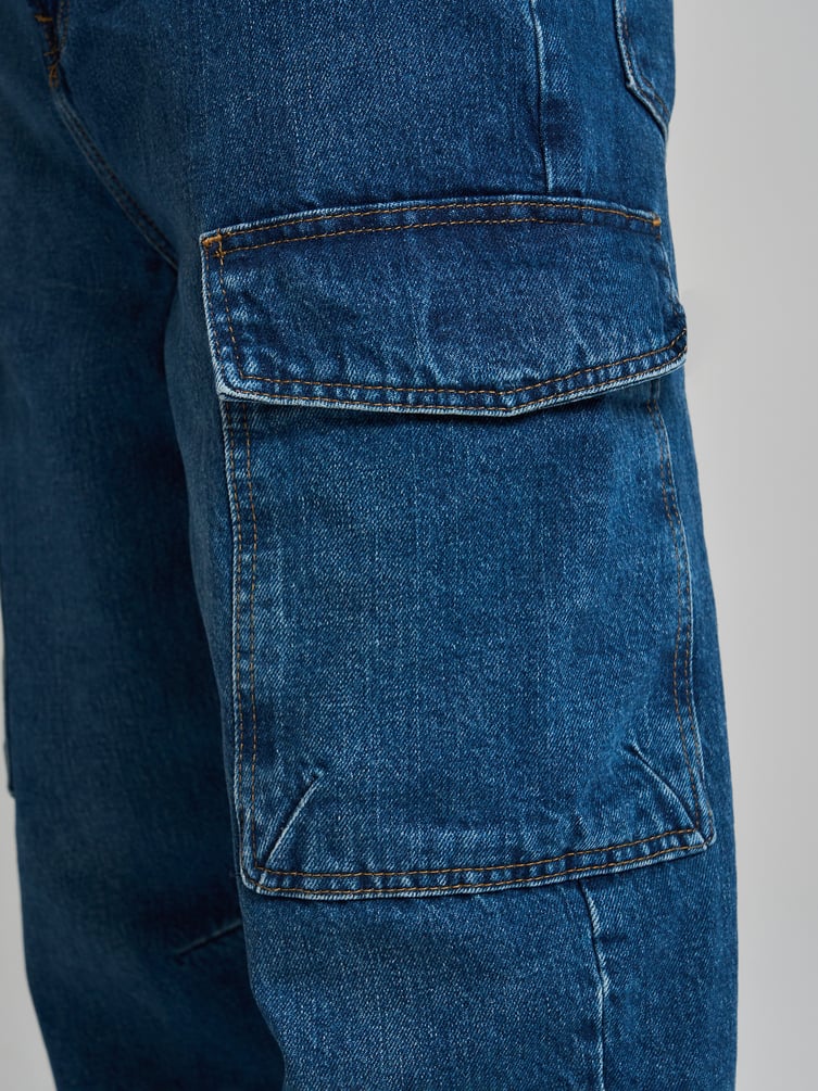 Зауженные джинсы карго