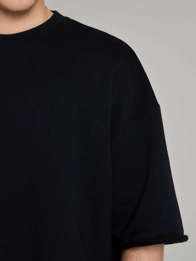 Свитшот оверсайз с коротким рукавом и необработанным краем