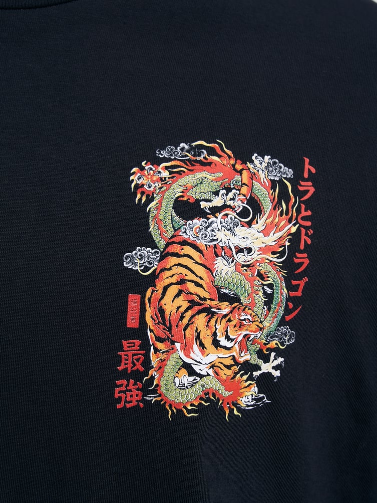 Футболка оверсайз с принтом на спине