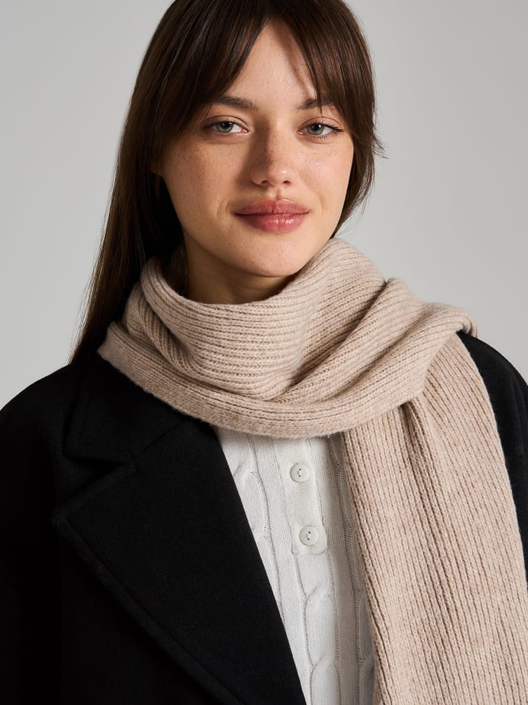 Зимний однотонный шарф