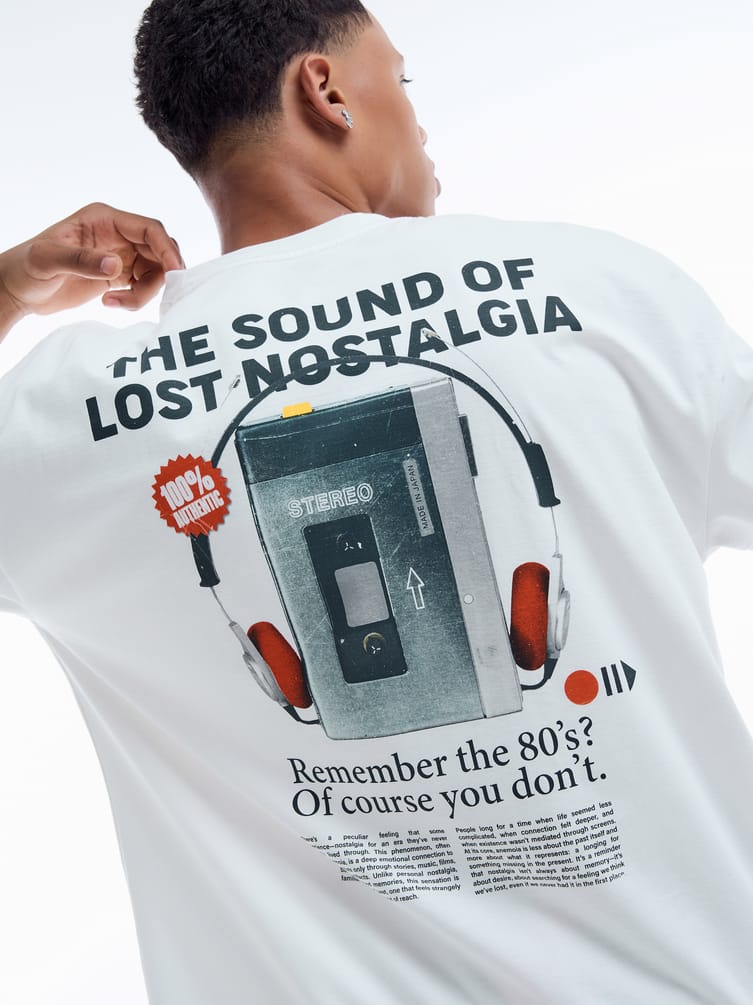 Футболка оверсайз с принтом аудиоплеера на спине