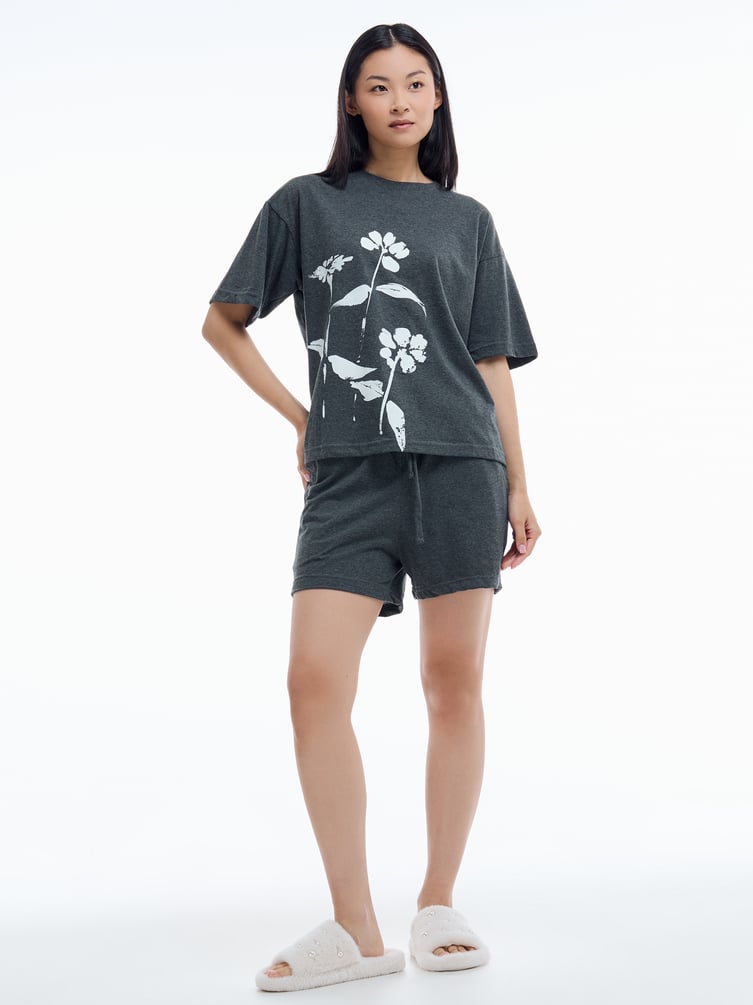 Пижама с футболкой и шортами