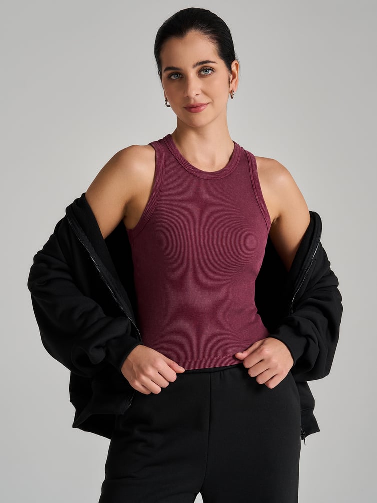 Майка на широких бретелях с вареным эффектом