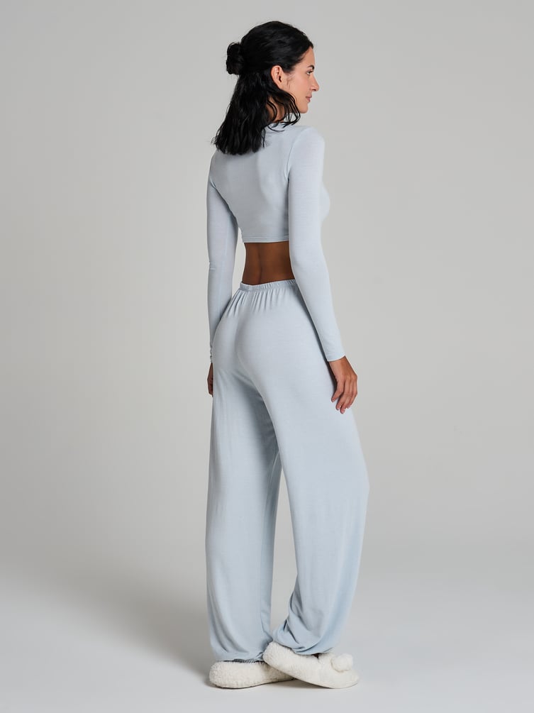 Пижама с кроп-топом и брюками