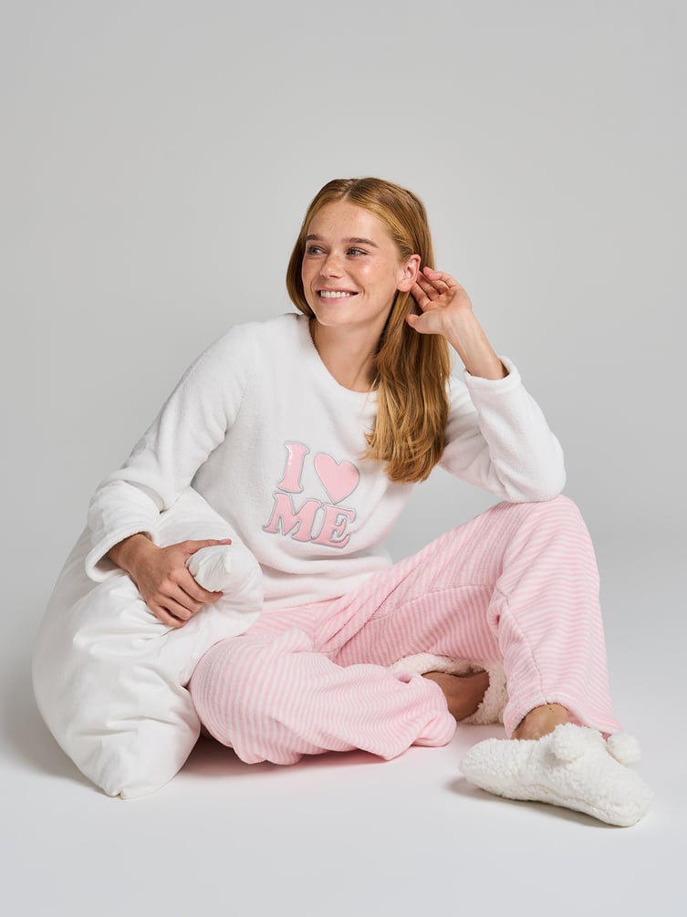 Пижама плюшевая с надписью и брюками