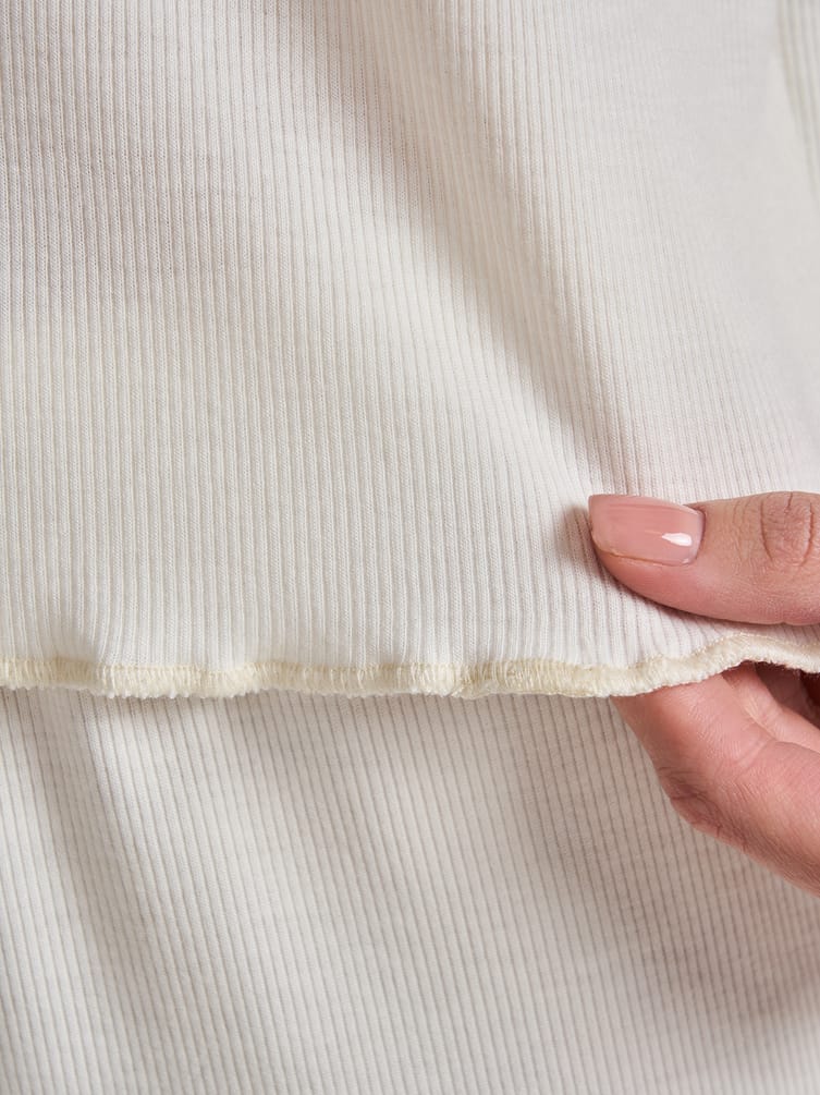 Пижама в рубчик с футболкой и шортами