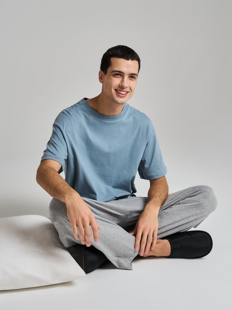 Пижама с футболкой и брюками