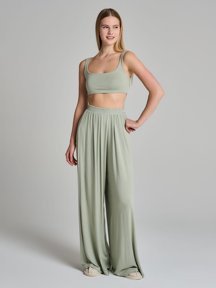 Пижама оверсайз с топом и широкими брюками