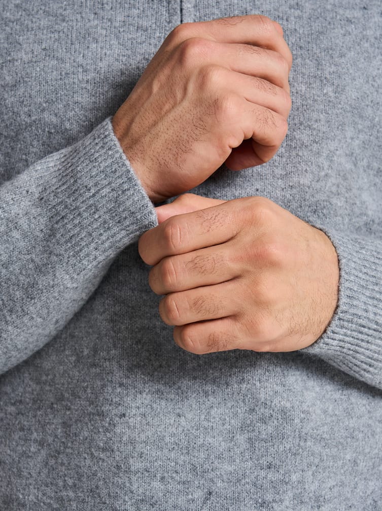 Свитер трикотажный с воротником и полузамком