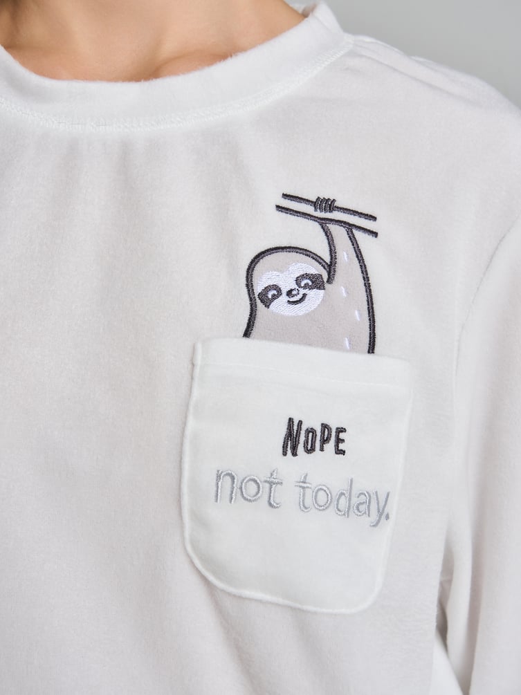 Теплая пижама с ленивцем и брюками