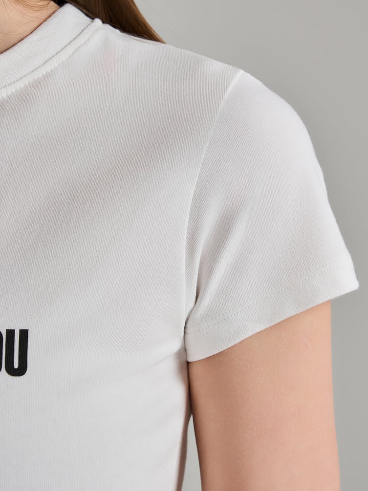 Футболка приталенная с надписью