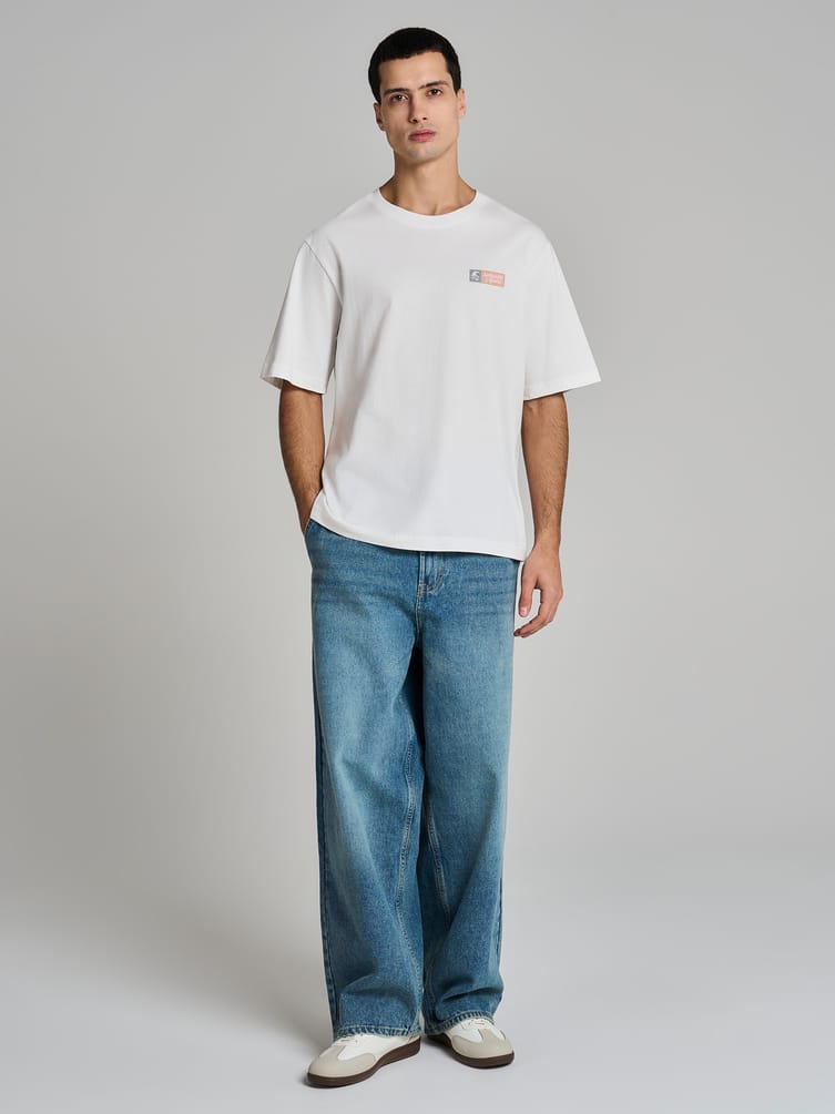 Футболка с принтом на спине