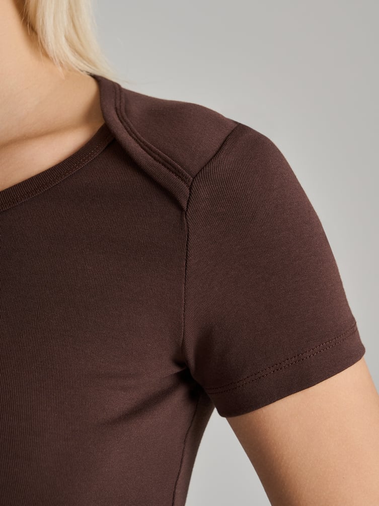 Футболка приталенная