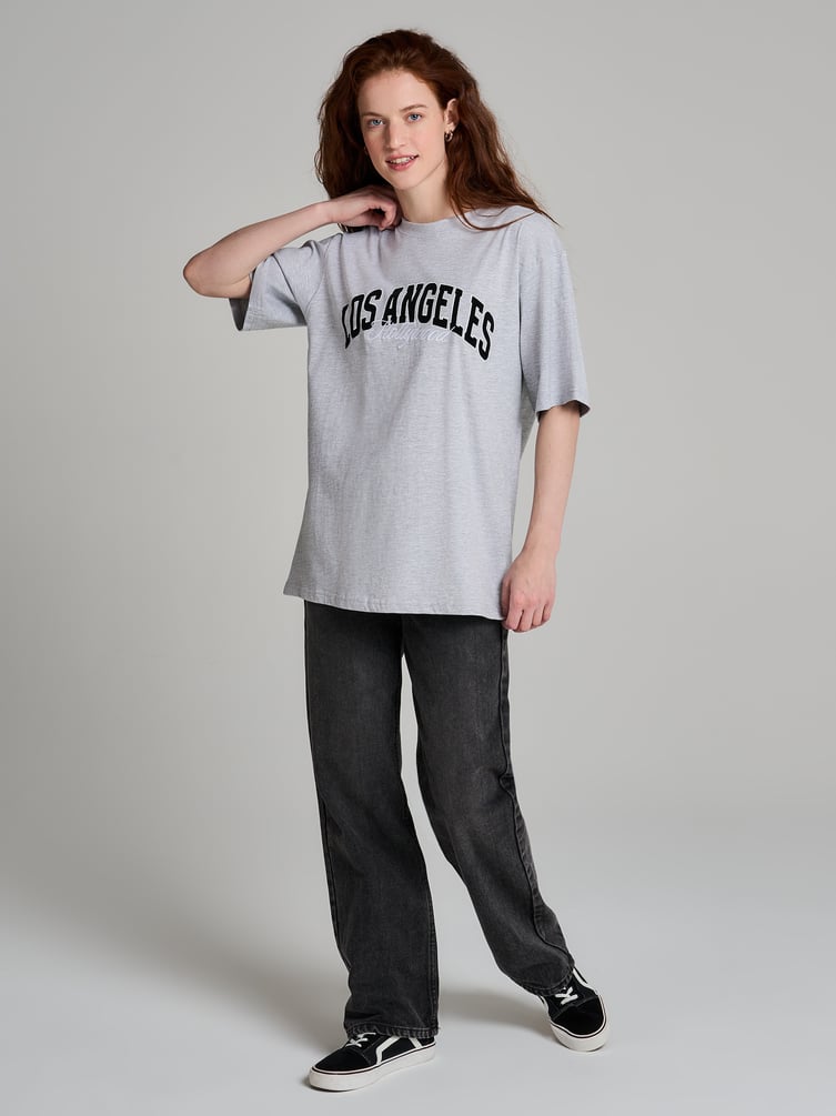 Хлопковая футболка оверсайз с вышивкой надписи