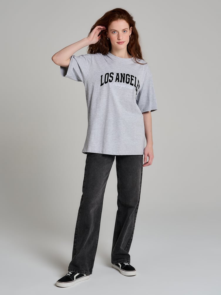 Хлопковая футболка оверсайз с вышивкой надписи