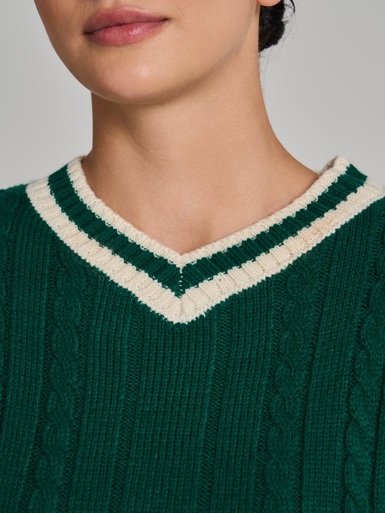 Пуловер вязаный с косами