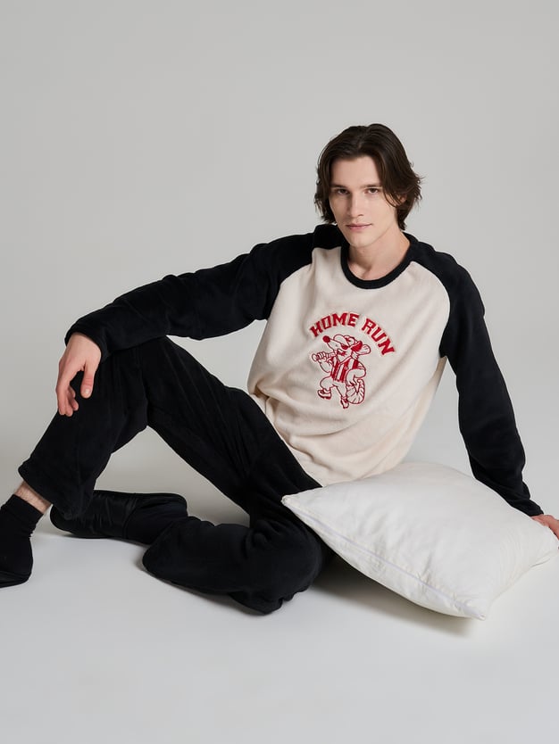 Пижама плюшевая с вышивкой и брюками