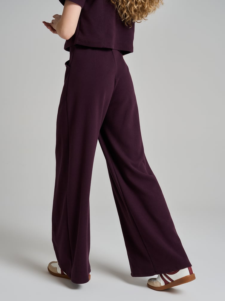 Широкие брюки в рубчик со стрелками