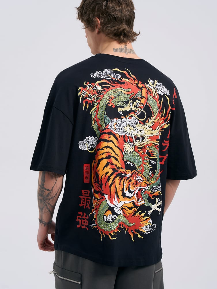 Футболка оверсайз с принтом на спине